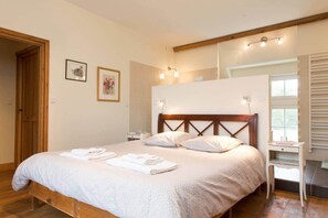 10 bedrooms, in-room safe, desk, iron/ironing board - Château Bizard, 19 p, pool, near castles (Monthou-sur-Cher)