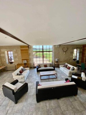 Smart TV, fireplace, table tennis, books