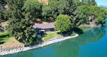 SERENE LAKEFRONT ESCAPE WITH PRIVATE BOAT RAMP AND LAKE & MOUNTAIN VIEWS