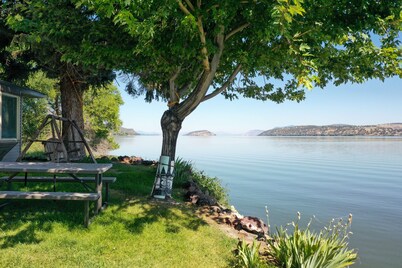 SERENE LAKEFRONT ESCAPE WITH PRIVATE BOAT RAMP AND LAKE & MOUNTAIN VIEWS