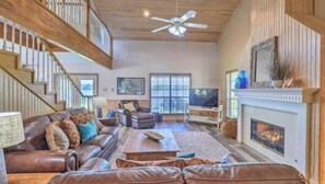 Smart TV, fireplace, DVD player