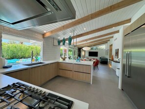 Interior - Stunning, Modern Twin Palms 5 Bedroom (palm springs)