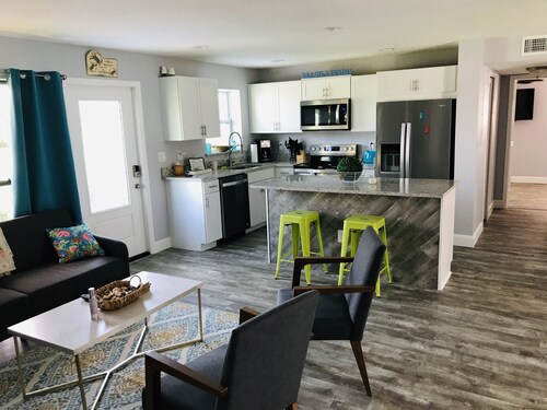 Beach Home avec piscine - 5 minutes à pied de la plage