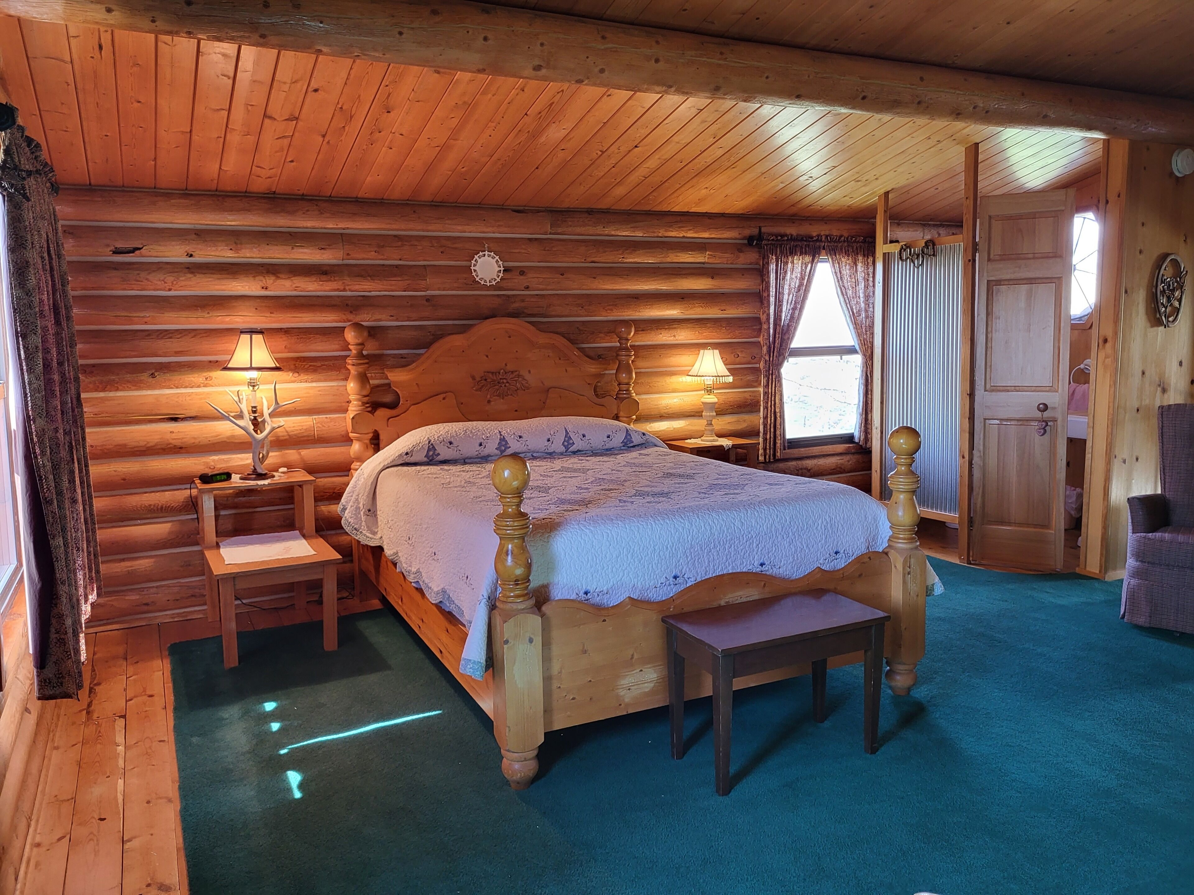 3 多间卧室、办公桌、熨斗/熨衣板、床单