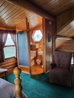 3 chambres, bureau, fer et planche à repasser, draps fournis