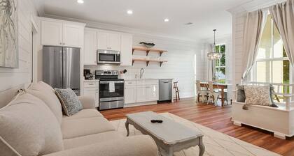 Beachfront 1 bedroom on the beach in Bay St Louis. Walking distance to Main St!