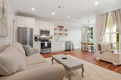 Beachfront 1 bedroom on the beach in Bay St Louis. Walking distance to Main St!
