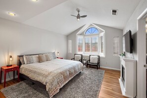 3 bedrooms, iron/ironing board, bed sheets - Gathering Place - Murphys Vacation Rentals (Murphys)