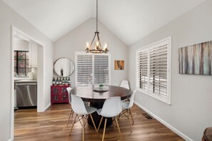 Dining - Gathering Place - Murphys Vacation Rentals (Murphys)