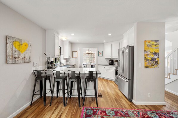 Fridge, microwave, oven, stovetop - Gathering Place - Murphys Vacation Rentals (Murphys)