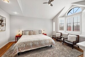 3 bedrooms, iron/ironing board, bed sheets