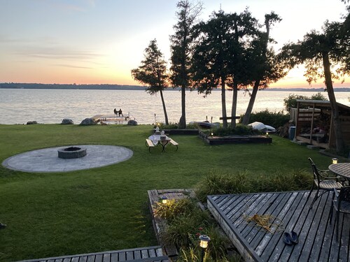 Private and Quiet Cottage with Stunning view of the Sunset. Great for fishing