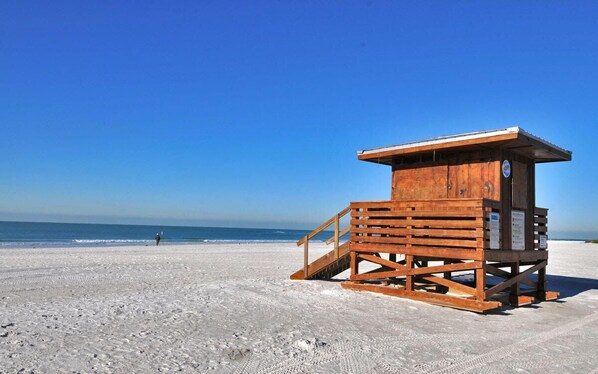 Liegestühle, Strandtücher