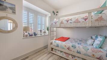 3 bedrooms, iron/ironing board, WiFi (free), bed sheets