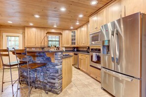 Fridge, microwave, oven, stovetop - Pond-front cabin with private hot tub, fireplaces, furnished deck, & game room (Copperhill)