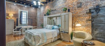 LiveLike a LocalLoft, Downtown,Walkable/Music