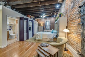 1 bedroom, desk, iron/ironing board, free WiFi