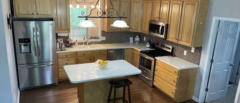 ثلاجة، ميكروويف، فرن، موقد طهي مسطح