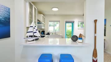Family Apartment | Private kitchen | Coffee/tea maker, stovetop, electric kettle, blender