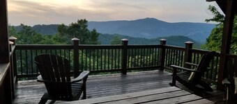 Sugar Mountain getaway with a sweet view!