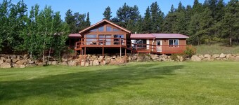 Sleeps 15-16 Montana's Wolf Creek Lodge