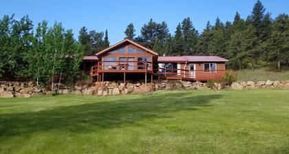 Sleeps 15-16 Montana's Wolf Creek Lodge