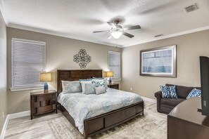 6 habitaciones, tabla de planchar con plancha y cuna de viaje