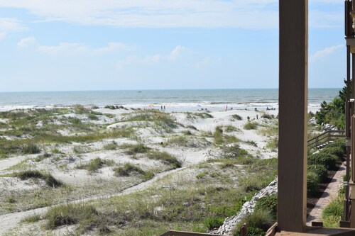 Gorgeous 2 bed 2 bath beachfront condo