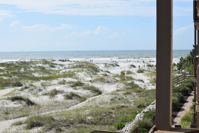 Gorgeous 2 bed 2 bath beachfront condo