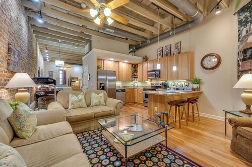 Urban Living Loft, Downtown Bristol