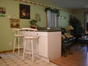 Interior - GREAT DEAL $85 per night ON BEAUTIFUL HIAWASSEE RIVER (Hiawassee)