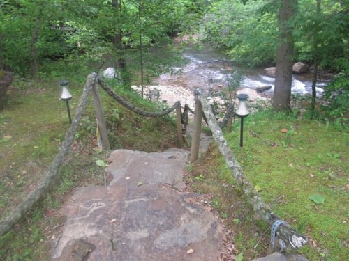 GREAT DEAL $85 per night ON BEAUTIFUL HIAWASSEE RIVER