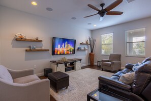 Smart TV, futbolito y estéreo 