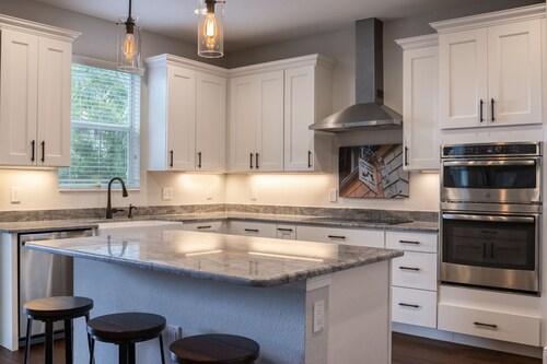 Nueva casa de lujo! ¡1 milla al centro de Riverwalk, Hyde Park Village y más!