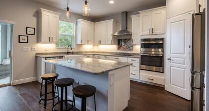 Spacious Luxury 5BR Home North Hyde Park I Downtown - Perfect for Groups