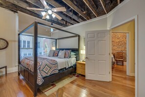 2 bedrooms, desk, iron/ironing board, free WiFi