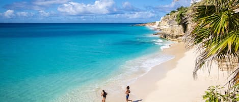 Spiaggia | Sulla spiaggia, lettini da mare, teli da spiaggia