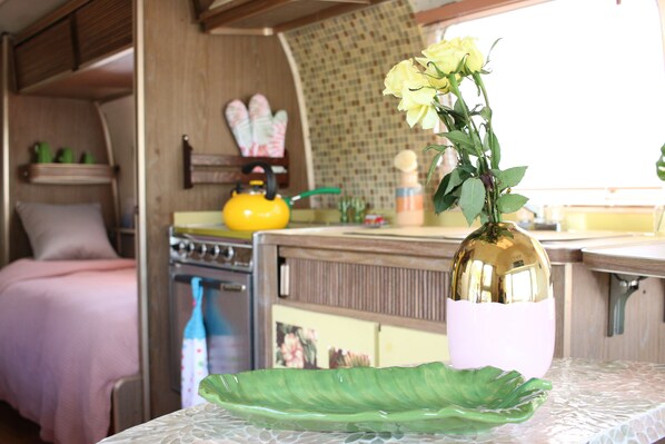 1 habitación, espacio para trabajar con laptop, wifi y ropa de cama 