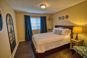 3 bedrooms, iron/ironing board, WiFi, bed sheets - Beautiful Spokane Valley Home (Spokane Valley)