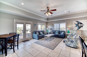 スマートテレビ、DVD プレーヤー、書庫