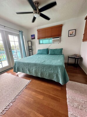 1 slaapkamer, een strijkplank/strijkijzer, wifi