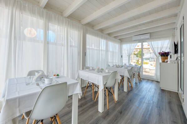 Tägliches inbegriffenes Frühstücksbuffet