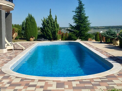 Maison familiale avec panorama sur le lac Velence, piscine et Wifi gratuit.