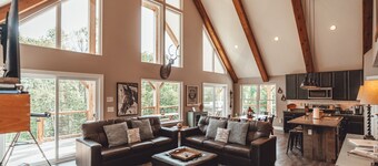 Secluded 20-Acre Luxury Retreat | Private Trails & Hot Tub, Wifi