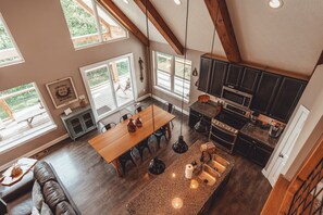 Interior - Chieftain Meadows 20+ private acres, Hot Tub, Trails, FirePit, Wifi, Game Room (Rockbridge)