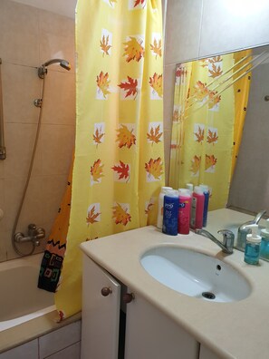 Combinazione doccia/vasca, asciugacapelli, bidet, asciugamani