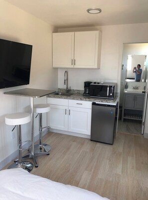 Fridge, microwave, coffee/tea maker, cookware/dishes/utensils