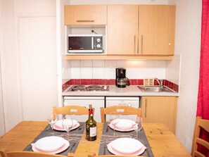 Kühlschrank, Mikrowelle, Geschirrspüler