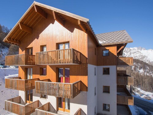 3-Room Apartment for 6 with Balcony in Scenic Puy-Saint-Vincent, Near Ski Slopes