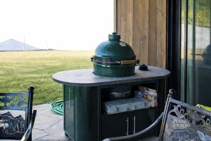 Unclassified image, 5 of 49, button